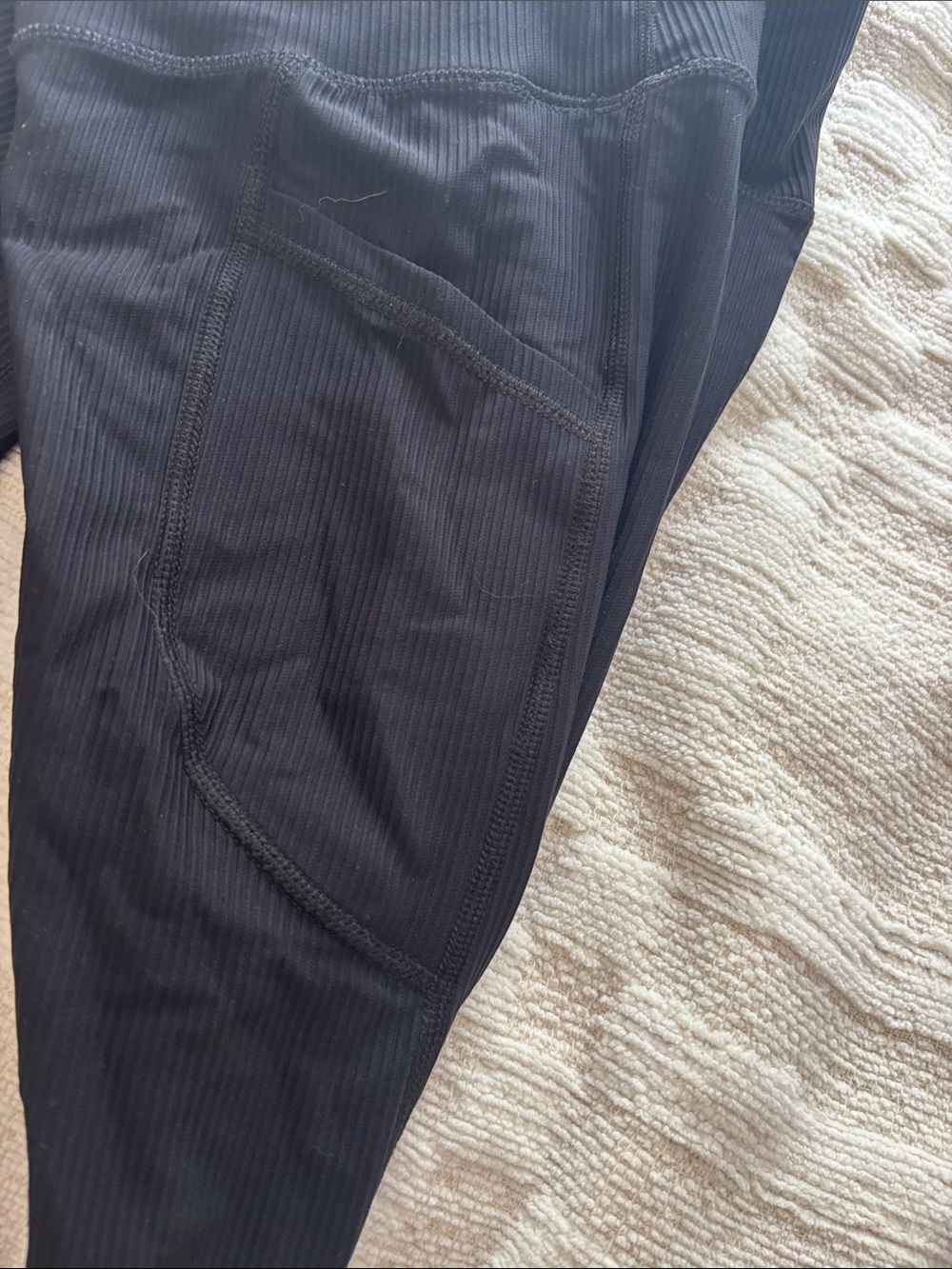Old Navy Black High-Rise Active Leggings - Picture 8 of 8